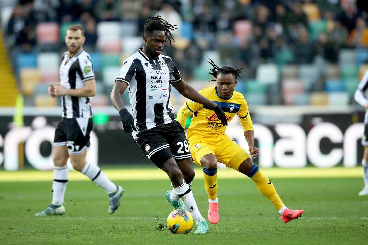 Oumar Solet in azione contro l'Atalanta