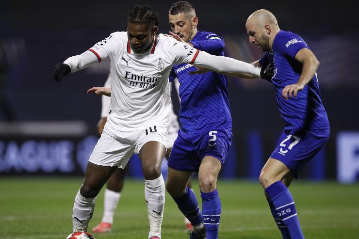 Rafa Leao in azione con la maglia del Milan