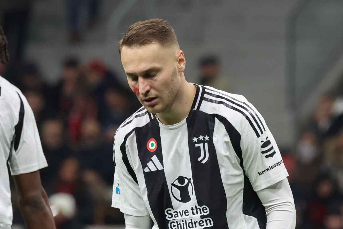 Teun Koopmeiners, centrocampista della Juventus, a testa bassa