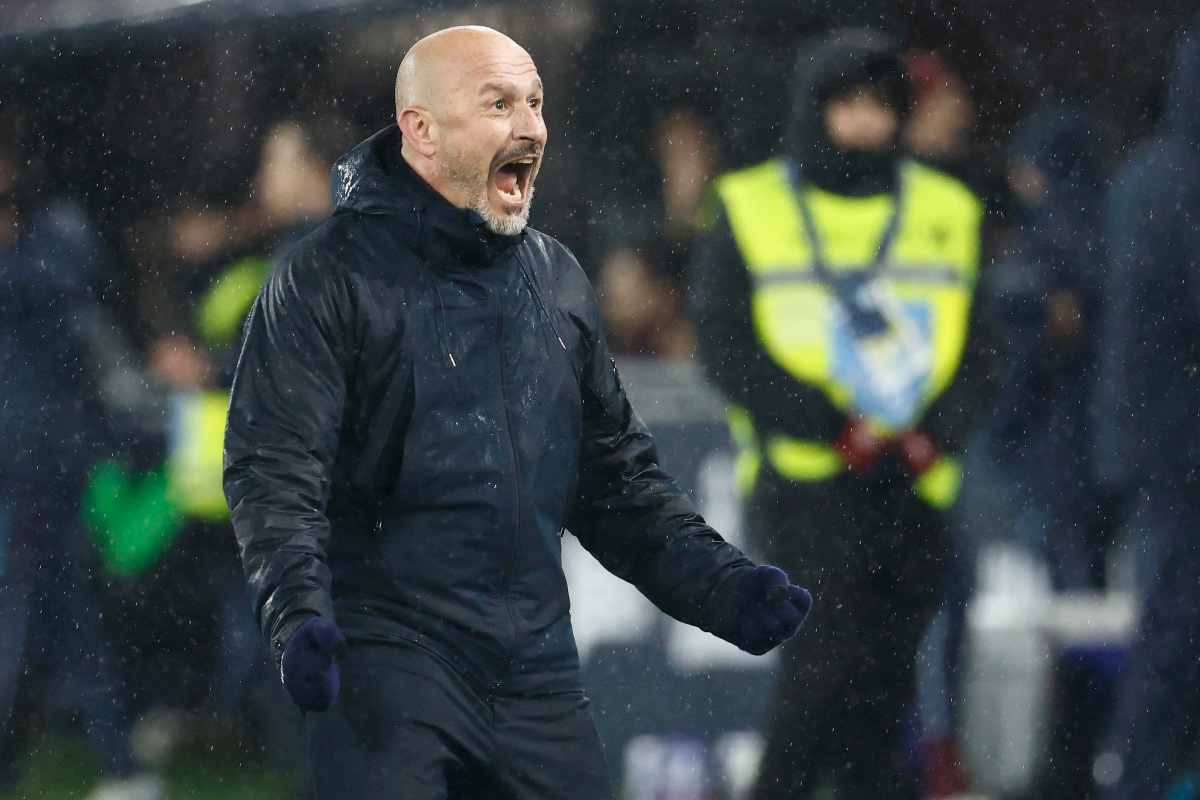 Vincenzo Italiano esulta dopo una vittoria del Bologna